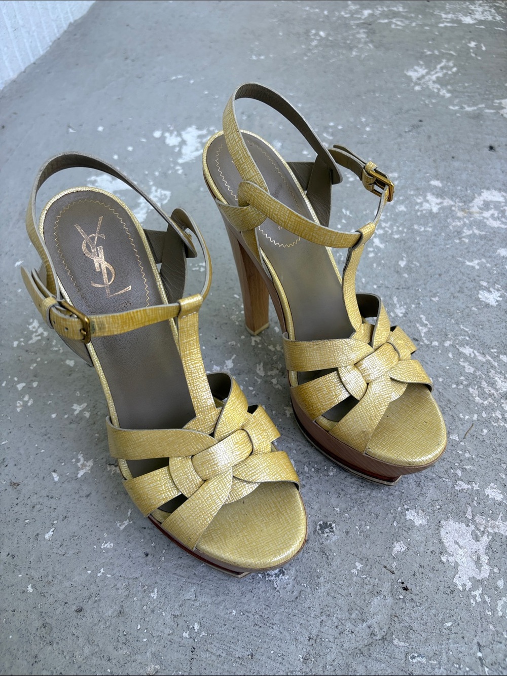 Yves Saint Laurent tribute 105 platform sandals